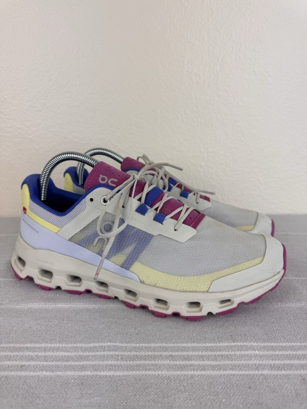 Women’s On Cloud Cloudvista Trail Running Athletic Sneakers Heather Rhubarb 9.5